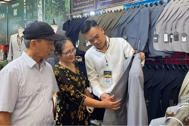 Doanh nghiệp, hợp tác xã làng nghề xúc tiến thương mại hiệu quả tại Hội chợ Mùa Thu.