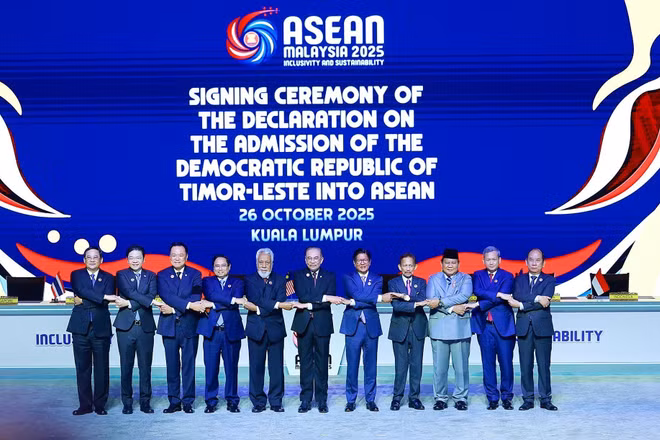 Thủ tướng Phạm Minh Chính và các Trưởng đoàn ASEAN chụp ảnh chung tại Lễ khai mạc Hội nghị Cấp cao ASEAN lần thứ 47. (Ảnh: Dương Giang-TTXVN)