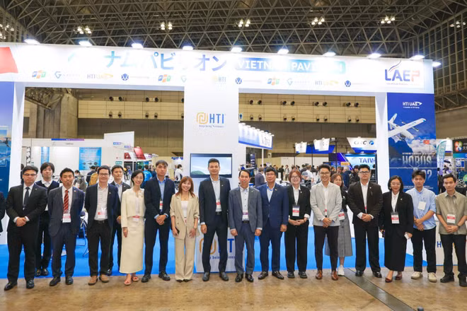 Đại diện các doanh nghiệp công nghệ UAV Việt Nam tại khu vực Vietnam Pavilion trong khuôn khổ Japan Drone Expo 2026.