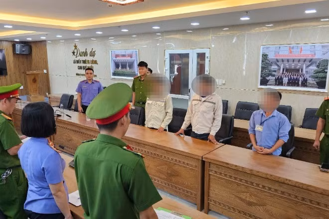 Các bị can trong vụ án chôn lấp tro xỉ trái phép tại Nhà máy đốt rác Khánh Sơn bị khởi tố.
