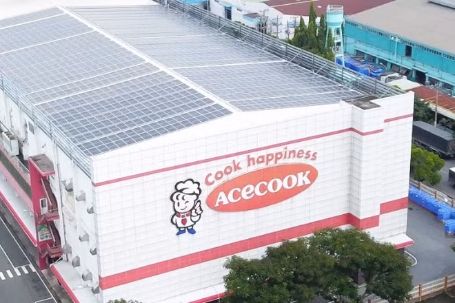 Hệ thống điện mặt trời áp mái được sử dụng cho các hoạt động sản xuất và tòa nhà văn phòng chính 5 tầng tại Khu công nghiệp Tân Bình (Thành phố Hồ Chí Minh) với hơn 400 cán bộ, công nhân viên đang làm việc.