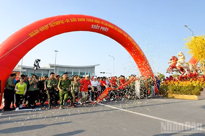 Các vận động viên xuất phát. 