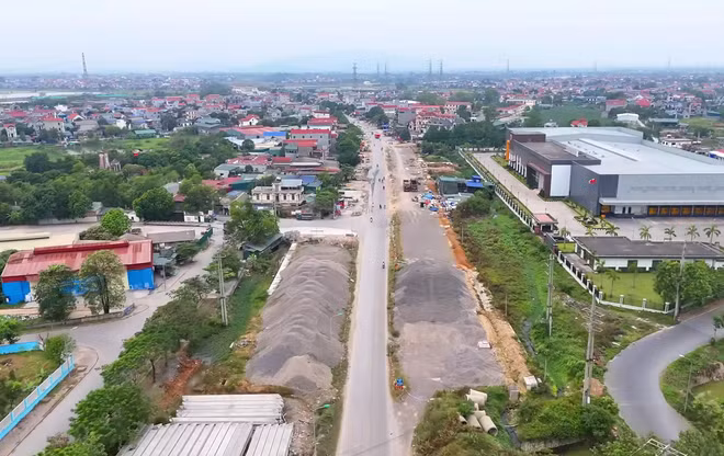 Hiện trạng Quốc lộ 6, đoạn qua xã Phú Nghĩa, Hà Nội. 