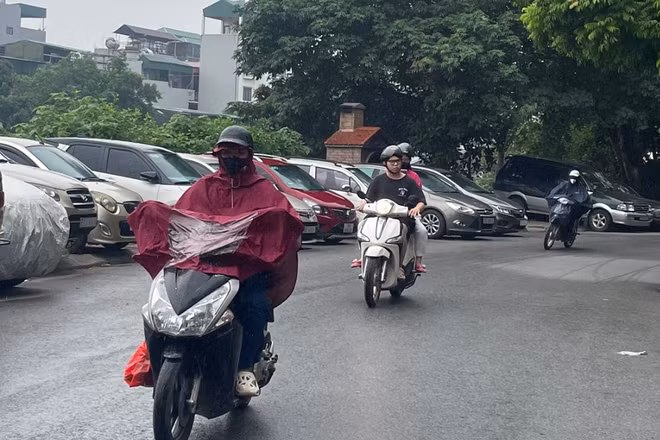 Dự báo khu vực Hà Nội đêm và sáng có lúc có mưa rào và dông. (Ảnh minh họa Đ.T)