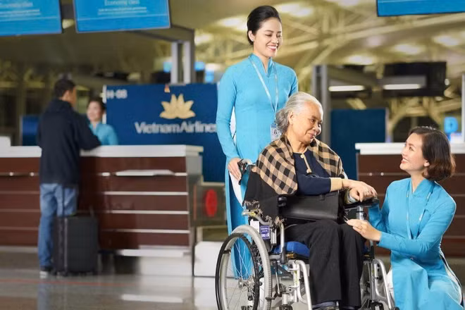 Tại Vạn Xuân Awards 2025, “Vạn Dặm Nâng Niu” của Vietnam Airlines giành giải nhất quảng cáo truyền hình. (Ảnh chụp màn hình)