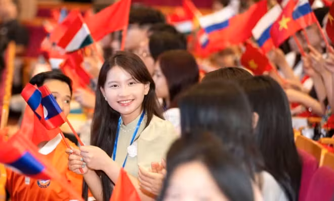 Các bạn trẻ tham gia chương trình. Ảnh: MINH DUY