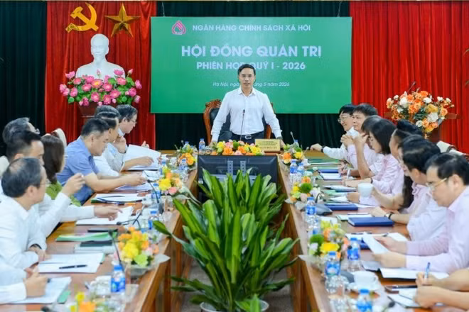 Thống đốc Ngân hàng Nhà nước Việt Nam - Chủ tịch Hội đồng Quản trị Ngân hàng Chính sách xã hội Phạm Đức Ấn phát biểu tại Phiên họp.