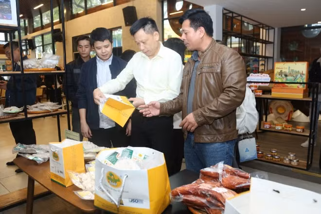 Sản phẩm OCOP được bày bán tại Trung tâm giới thiệu và quảng bá sản phẩm OCOP gắn với du lịch Tây Hồ. 