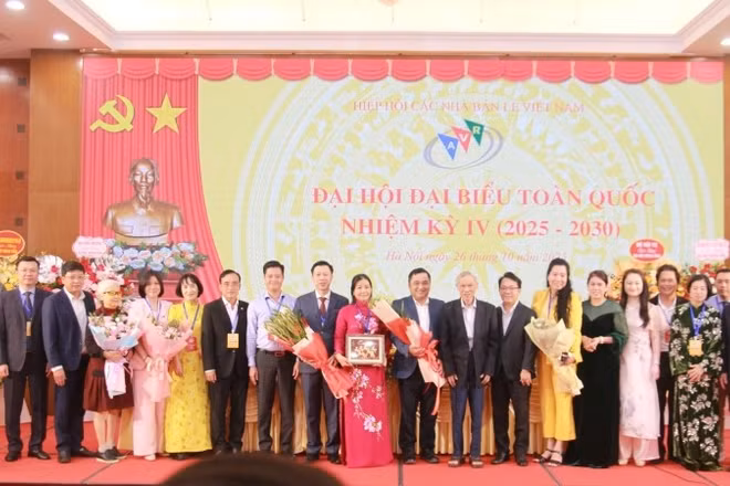 Ra mắt Ban chấp hành Hiệp hội Các nhà bán lẻ Việt Nam khóa IV, nhiệm kỳ 2025-2030.