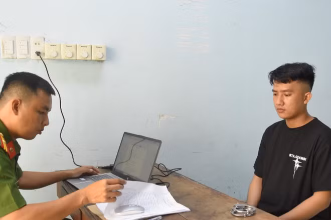 Đối tượng Nguyễn Trung Tín tại cơ quan Công an.