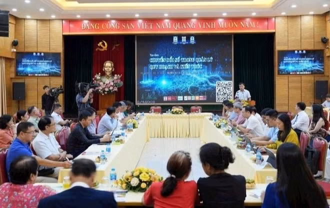 Nhiều cuộc tọa đàm được tổ chức, nhằm đóng góp ý kiến cho chuyển đổi số quy hoạch đô thị tại Hà Nội. (Ảnh DIÊN KHÁNH)