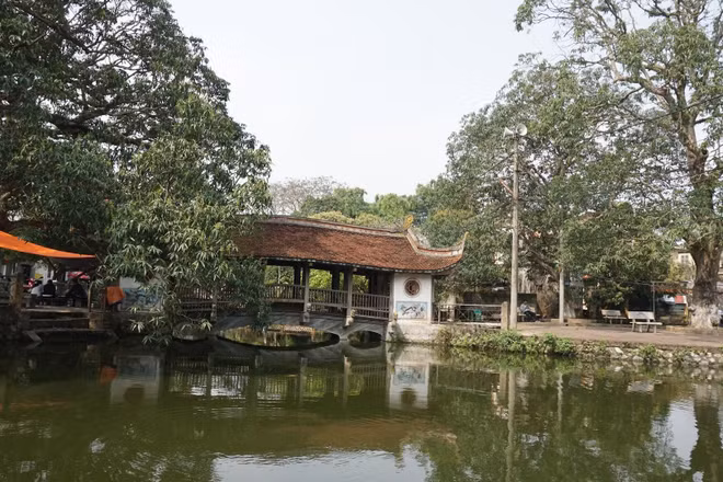 Các di tích, cảnh quan thiên nhiên, ao hồ cần có “đời sống của mình” trong không gian đô thị mới. (Ảnh VĂN HỌC)