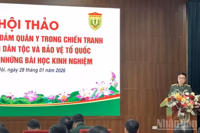 Thiếu tướng, Giáo sư, Tiến sĩ Nguyễn Trường Giang, Cục trưởng Cục Quân y phát biểu khai mạc. (Ảnh: HNV)