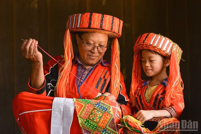 Phát huy giá trị văn hóa truyền thống gắn với phát triển du lịch.