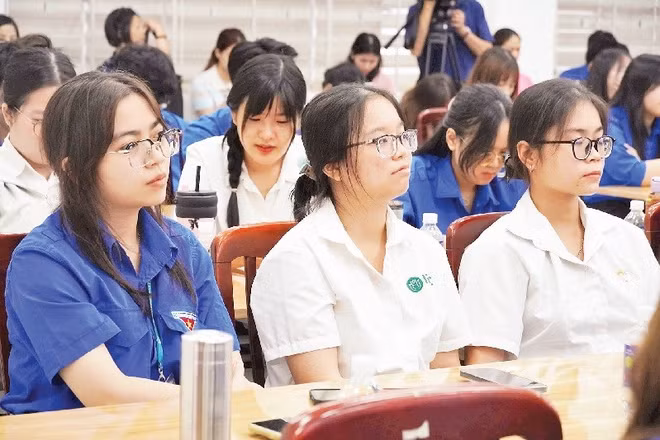 Bạn trẻ tham gia diễn đàn “Lắng nghe thanh niên nói về vấn đề mức sinh thấp tại Thành phố Hồ Chí Minh” năm 2025.