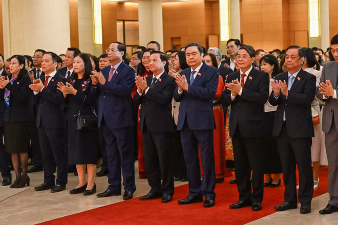 Chủ tịch Quốc hội Trần Thanh Mẫn và các Phó Chủ tịch Quốc hội cùng các đại biểu dự cuộc gặp. (Ảnh: DUY LINH)