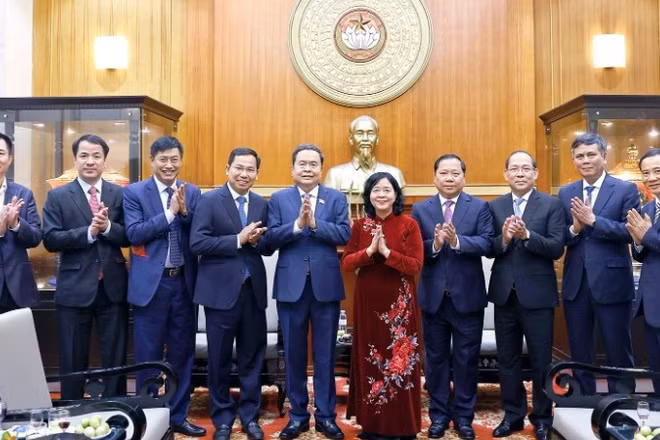 Chủ tịch Quốc hội Trần Thanh Mẫn chúc Tết Ủy ban Trung ương Mặt trận Tổ quốc Việt Nam. (Ảnh: Doãn Tấn/TTXVN)