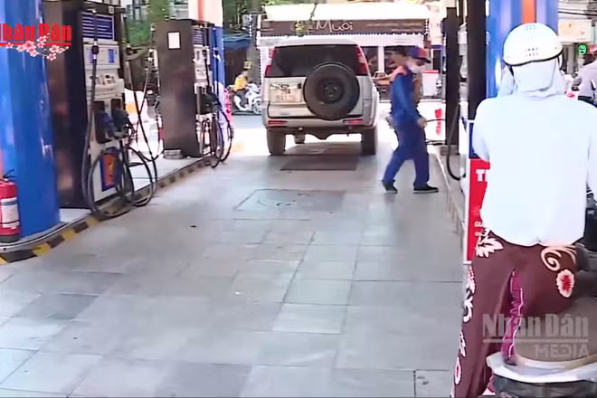 [Video] Giá xăng dầu có thể tăng nhẹ trong kỳ điều hành hôm nay (mùng 4 Tết)