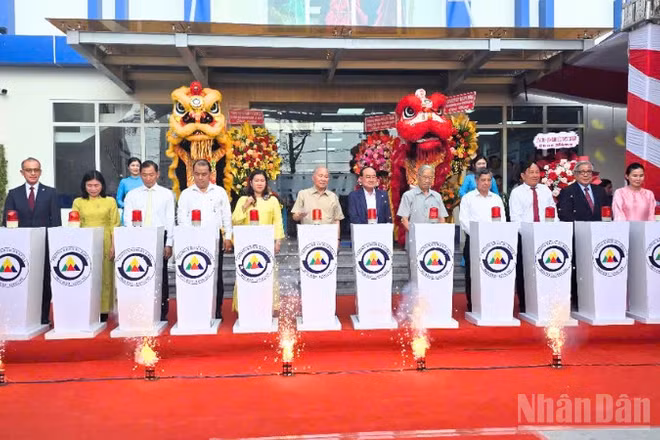 Nghi thức khánh thành Phòng khám Đa khoa Hòa Hảo - Long Mỹ.
