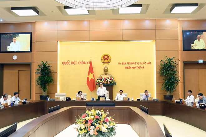 Phiên họp thứ 49 của Ủy ban Thường vụ Quốc hội. (Ảnh: DUY LINH)