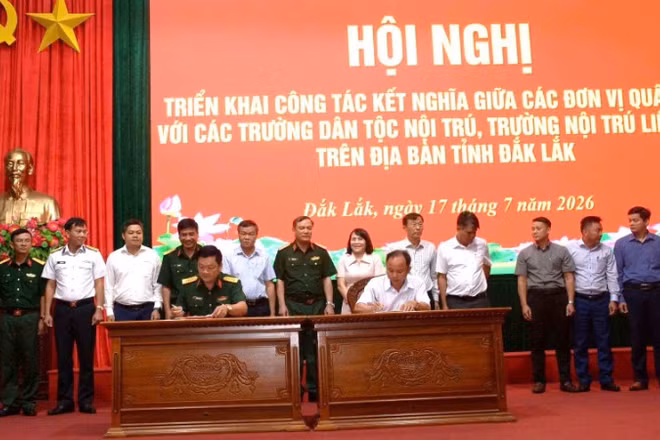 Các đơn vị quân đội và trường học ký biên bản ghi nhớ kết nghĩa giai đoạn 2026-2030.