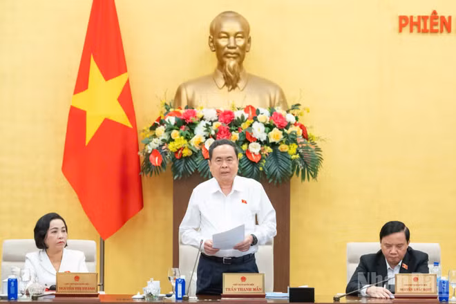 Chủ tịch Quốc hội Trần Thanh Mẫn phát biểu bế mạc Phiên họp thứ 55 của Ủy ban Thường vụ Quốc hội. (Ảnh: DUY LINH)