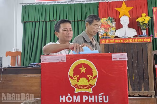 Cử tri xã Hòa Thịnh, tỉnh Đắk Lắk bầu cử đại biểu Quốc hội khóa XVI và đại biểu Hội đồng nhân dân các cấp, nhiệm kỳ 2026-2031.