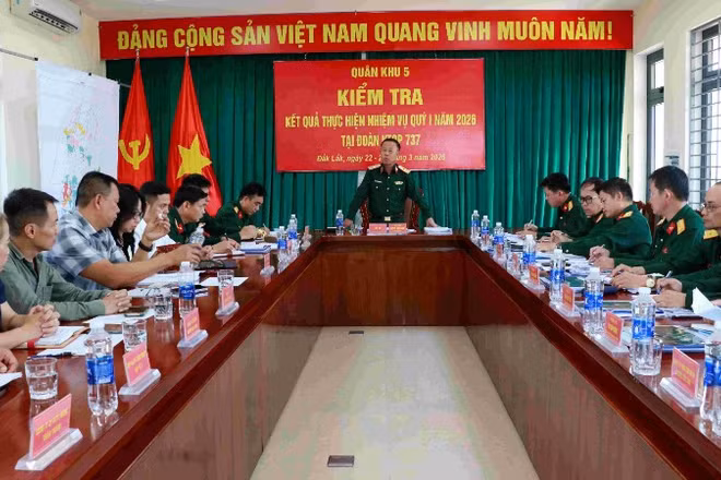 Quang cảnh buổi làm việc.