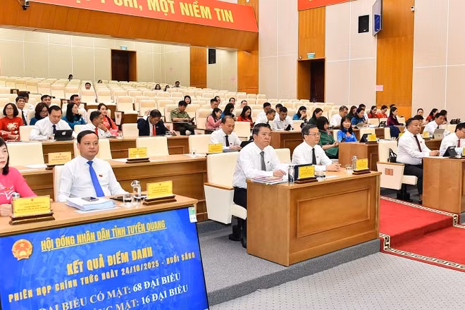 Đại biểu dự Kỳ họp.