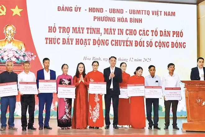 Phường Hòa Bình trang bị máy tính, máy in cho các tổ dân phố với tổng kinh phí 390 triệu đồng.
