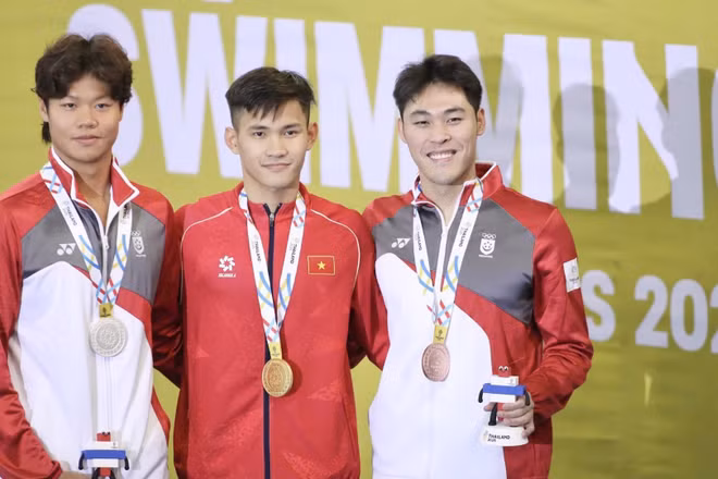 Kình ngư Phạm Thanh Bảo thi đấu xuất sắc, mang về tấm HCV nội dung 200m ếch nam với thành tích 2 phút 12,81 giây. Ảnh: TTXVN phát