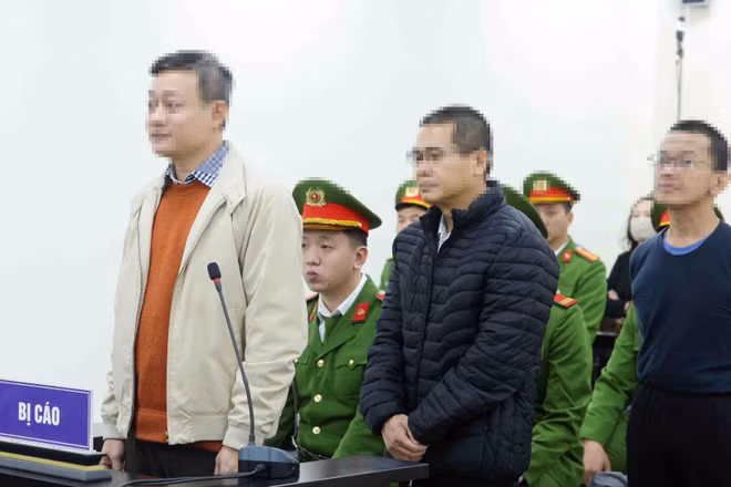 Các bị cáo tại phiên tòa. (Ảnh: PHẠM KIÊN) 