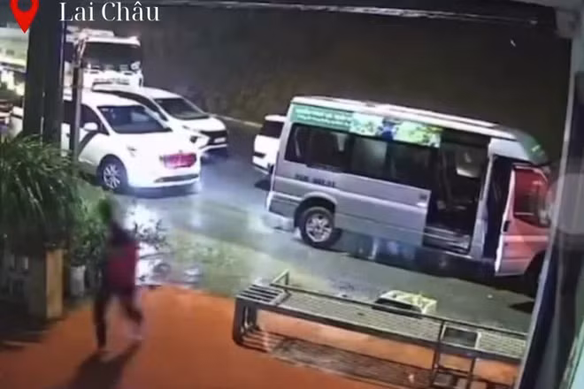 Camera giám sát ghi lại cảnh sạt lở trên đèo Ô Quý Hồ