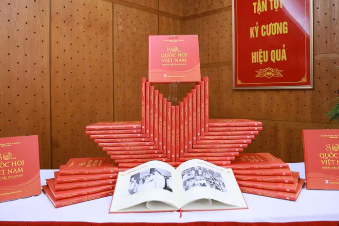Ra mắt cuốn sách "80 năm Quốc hội Việt Nam-Những dấu ấn lịch sử"