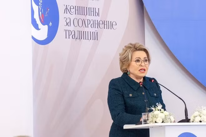 Chủ tịch Hội đồng Liên bang Nga Valentina Matviyenko phát biểu tại diễn đàn. (Ảnh: RGRU)