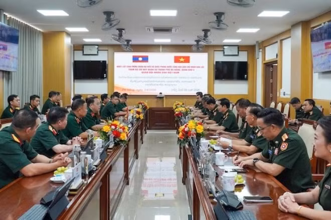 Quang cảnh buổi làm việc.