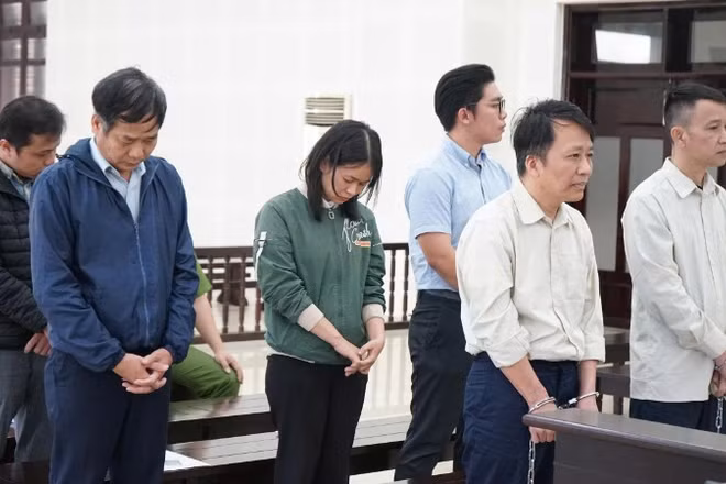 Các bị cáo tại phiên tòa.