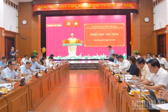 Toàn cảnh phiên họp.