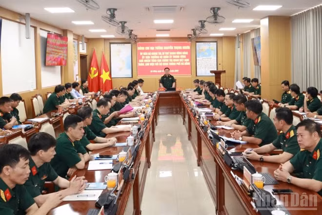 Quang cảnh buổi làm việc.