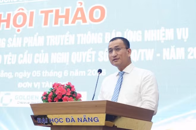 Phó Giáo sư, Tiến sĩ Nguyễn Lê Hùng, Hiệu trưởng Trường đại học Sư phạm kỹ thuật, Đại học Đà Nẵng, phát biểu tại hội thảo.