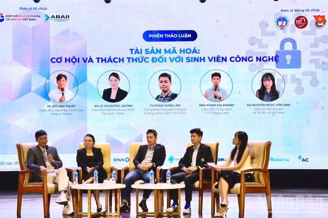 Các diễn giả trao đổi tại sự kiện. (Ảnh: HNV)