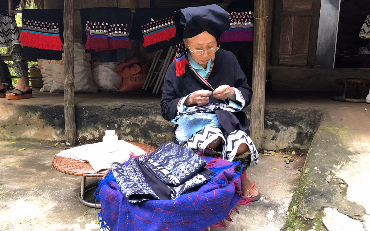 Phụ nữ Dao Tiền ở xóm Sưng, Đà Bắc, Hòa Bình. (Ảnh: KHÁNH NGUYÊN)