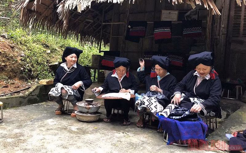 Người Dao Tiền ở xóm Sưng (Đà Bắc, Hòa Bình). (Ảnh: KHÁNH NGUYÊN)