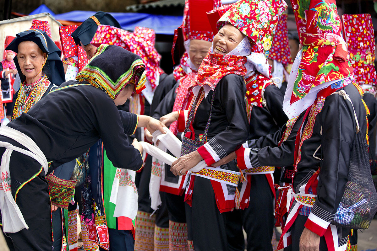 Nụ cười chợ phiên. (Ảnh: BÙI TÂN VIỆT) Nụ cười chợ phiên. (Ảnh: BÙI TÂN VIỆT)