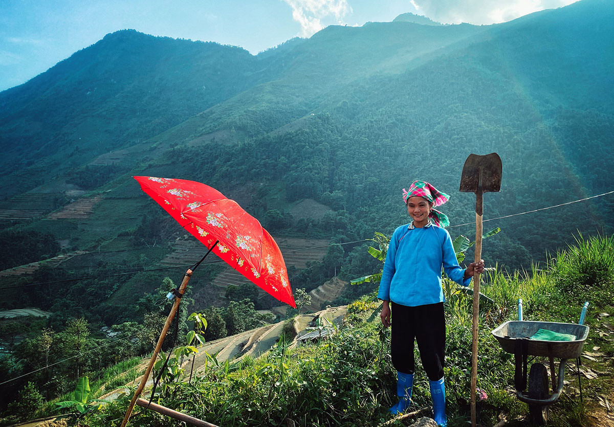 Trang phục hằng ngày phụ nữ dân tộc Giáy. (Ảnh: TRẦN THÀNH ĐẠT)