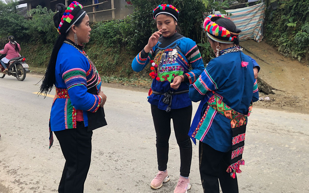 Phụ nữ dân tộc Phù Lá. (Ảnh: TUYẾT LOAN)