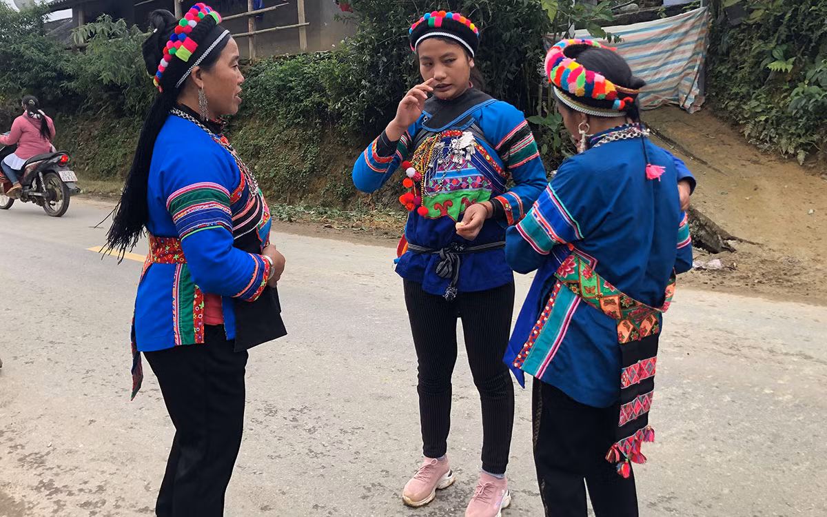 Phụ nữ dân tộc Phù Lá. (Ảnh: TUYẾT LOAN)