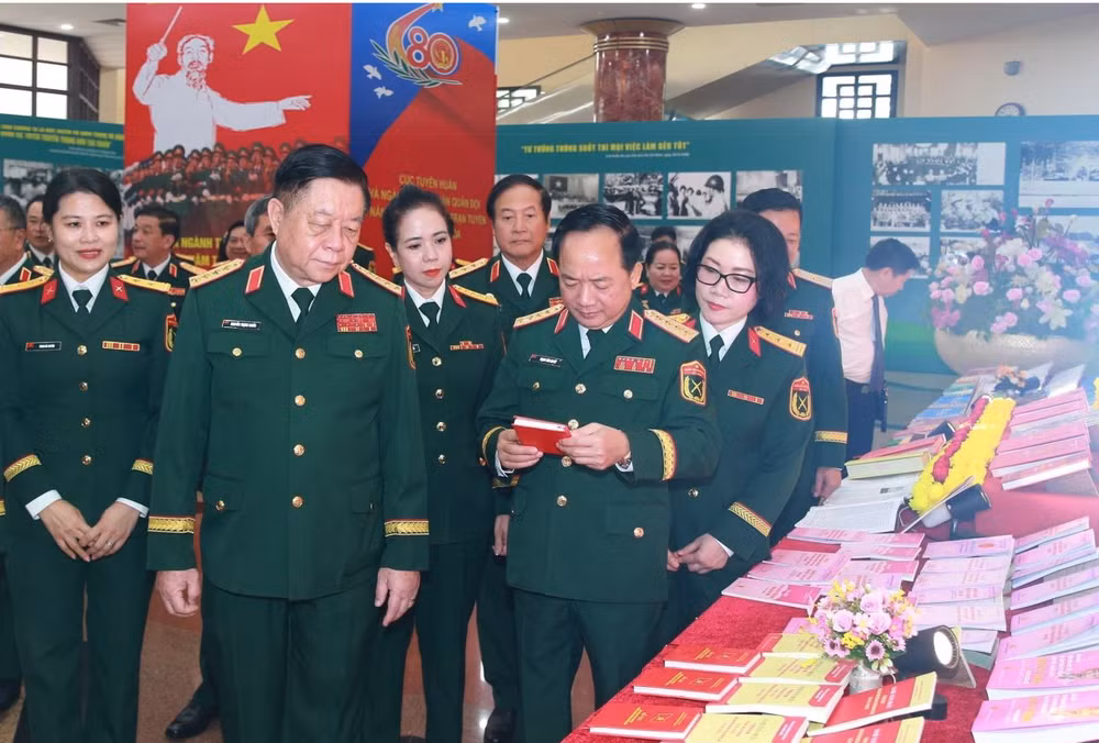 8-tham-quan.png
