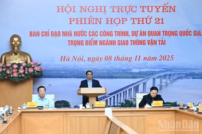 Thủ tướng Chính phủ Phạm Minh Chính chủ trì phiên họp. (Ảnh: TRẦN HẢI)