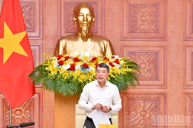 Thủ tướng Chính phủ Lê Minh Hưng phát biểu ý kiến kết luận cuộc làm việc với một số bộ, ngành về phương hướng, nhiệm vụ trọng tâm thời gian tới. (Ảnh: THANH GIANG)